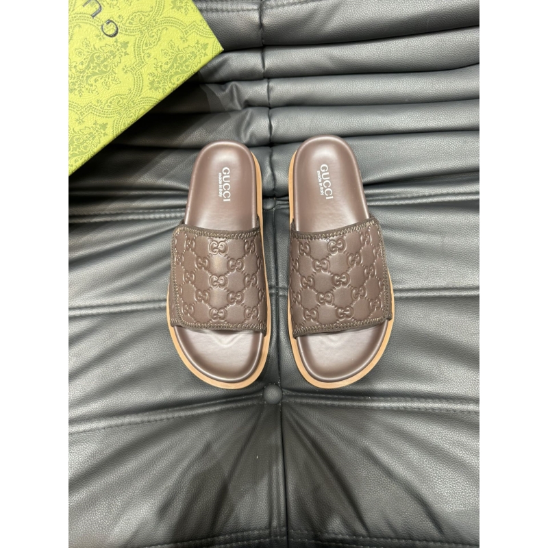 G*u*i slippers